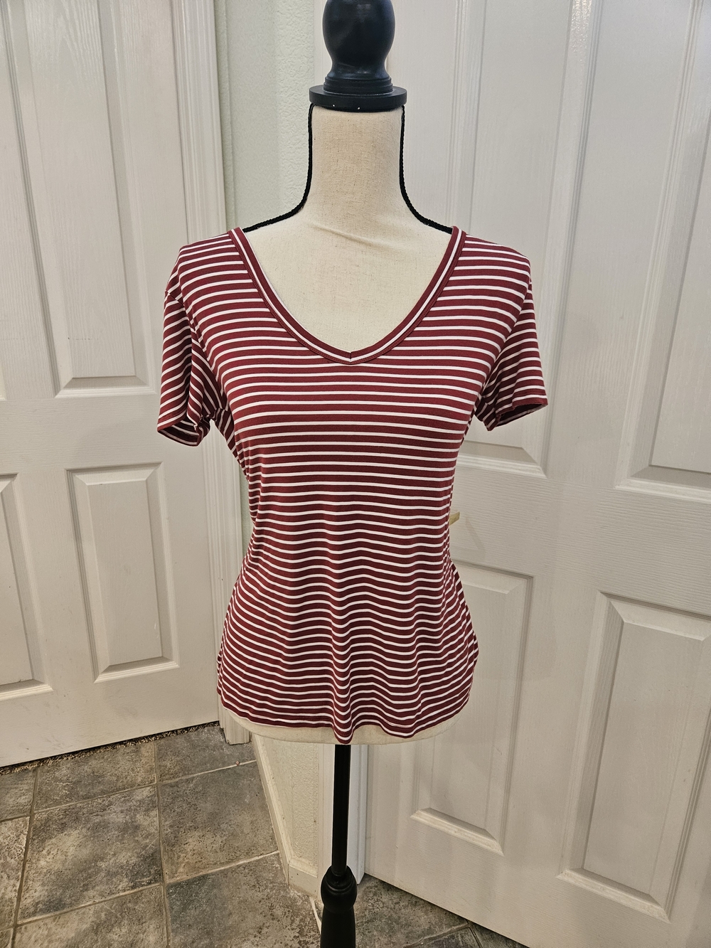 American Eagle "Soft And Sexy" Striped V-Neck Women’s Tee in Burgundy and White